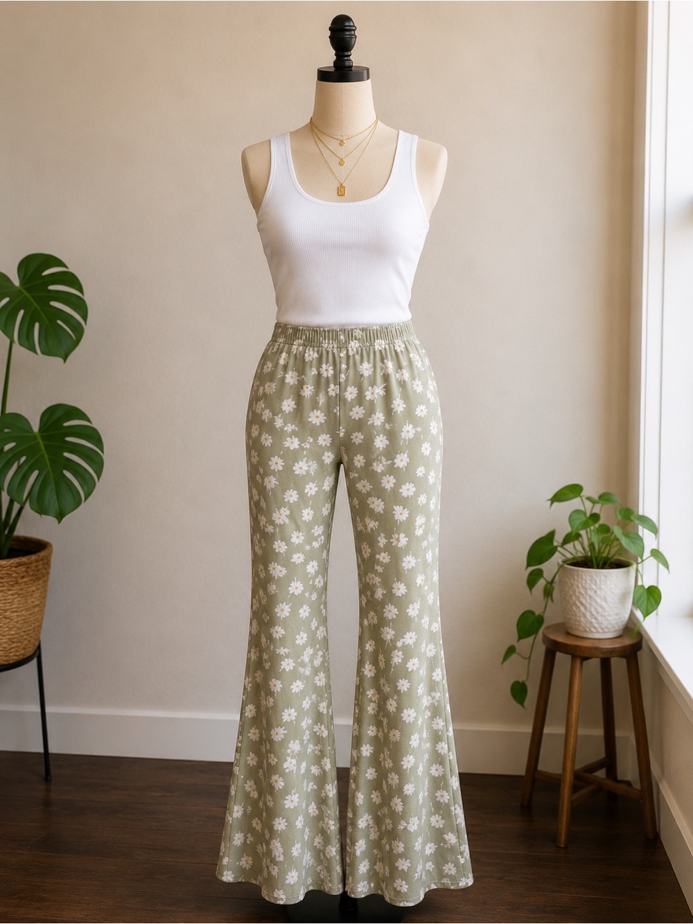 🌼 Charlotte Russe Sage Green Daisy Flare Pants 🌼 L